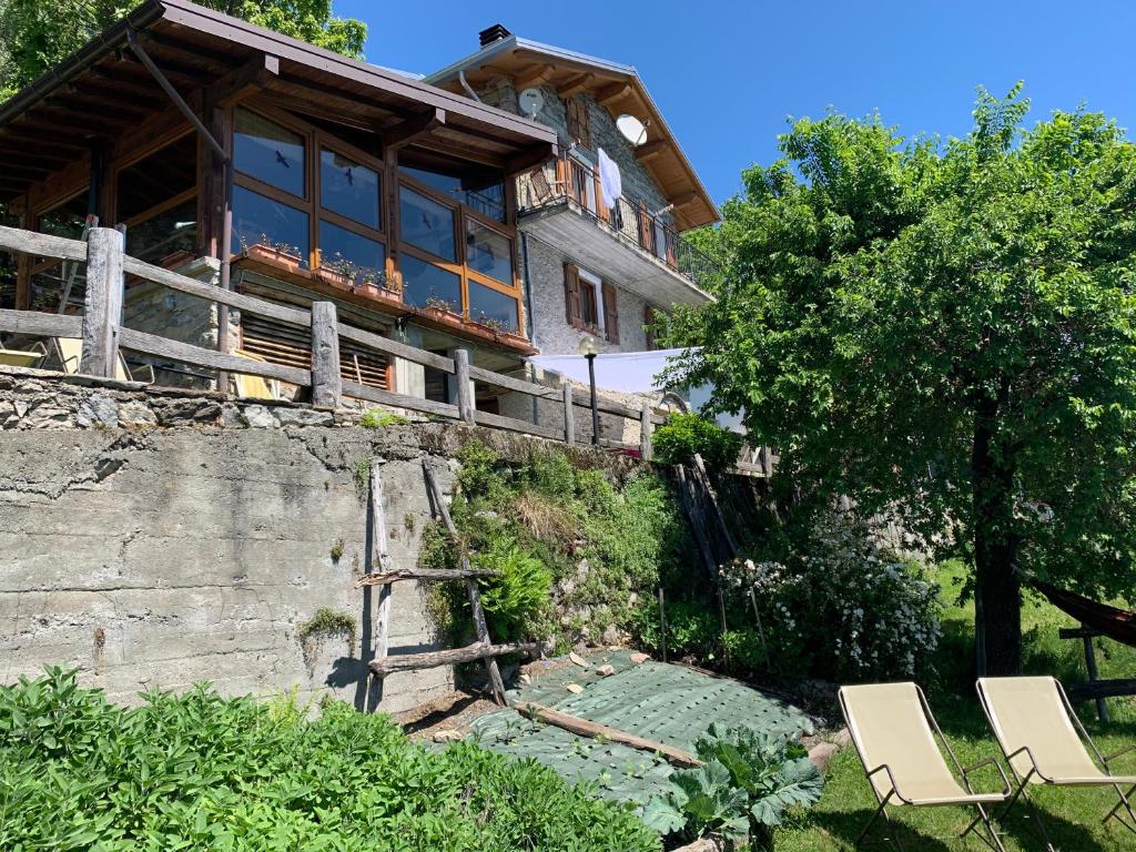 Taman di luar Rifugio Dalco