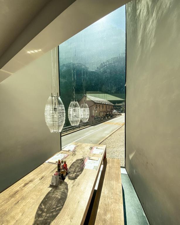 a room with a bench and a window with a view at Hotel Restaurant Stockalperturm in Ruden