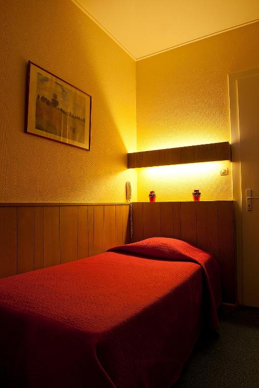 Postel nebo postele na pokoji v ubytování Hôtel De Bale