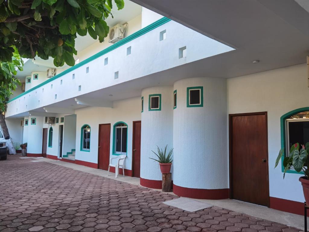 a building with red and white walls and a staircase at Hotel Gamito in Puerto Escondido