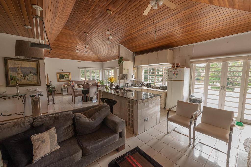  Casa com WiFi e lazer em Campina Grande do Sul