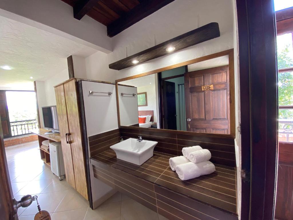 TV a/nebo společenská místnost v ubytování Finca Hotel La Esperanza