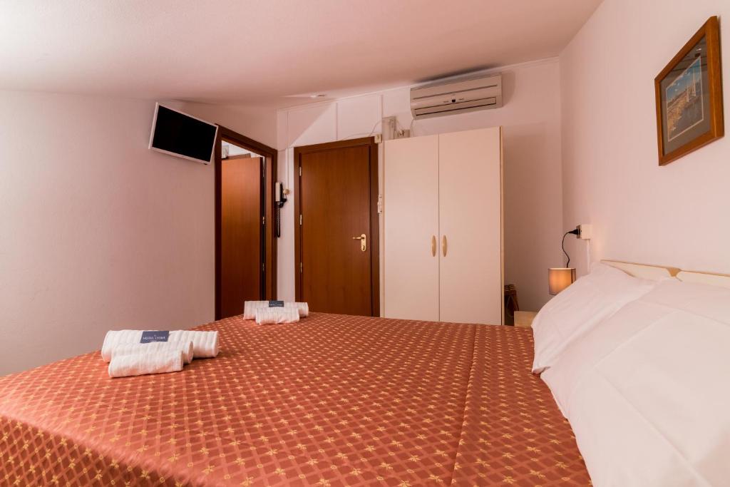 Postel nebo postele na pokoji v ubytování Hotel Lydia