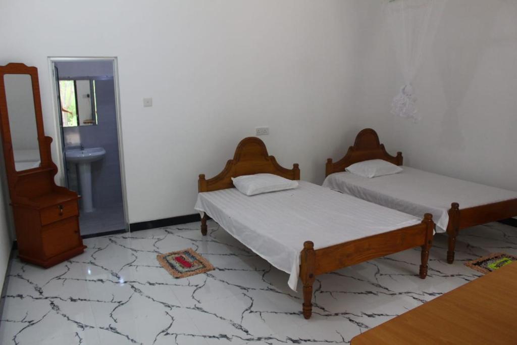 Postel nebo postele na pokoji v ubytování HIKKADUWA REST