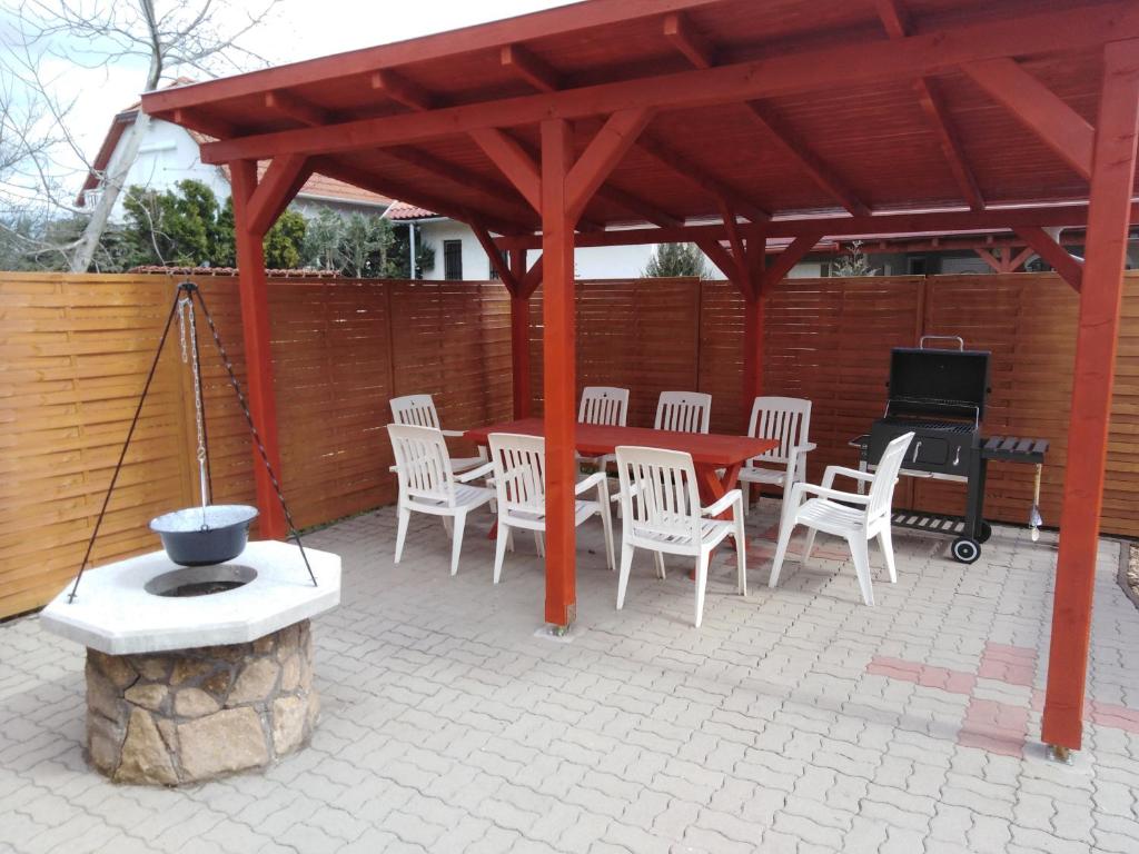 Patio nebo venkovní prostory v ubytování Arinza Apartman Vendégház