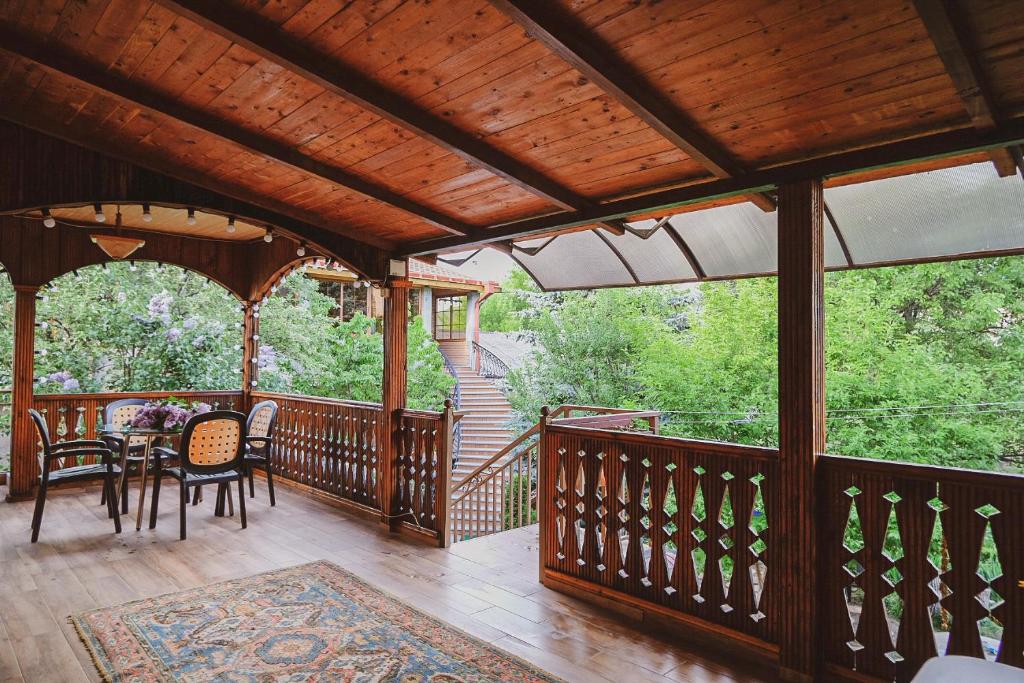 Balkón nebo terasa v ubytování MagHay B&B Hotel in Vanadzor