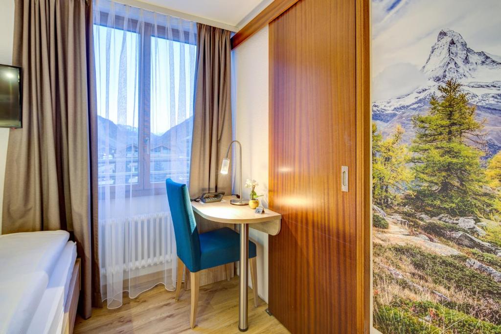 Nespecifikovaný výhled na hory nebo výhled na hory při pohledu z hotelu