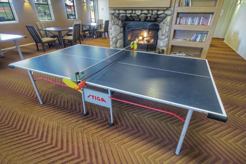 Stolní tenis v ubytování WorldMark Bison Ranch nebo okolí