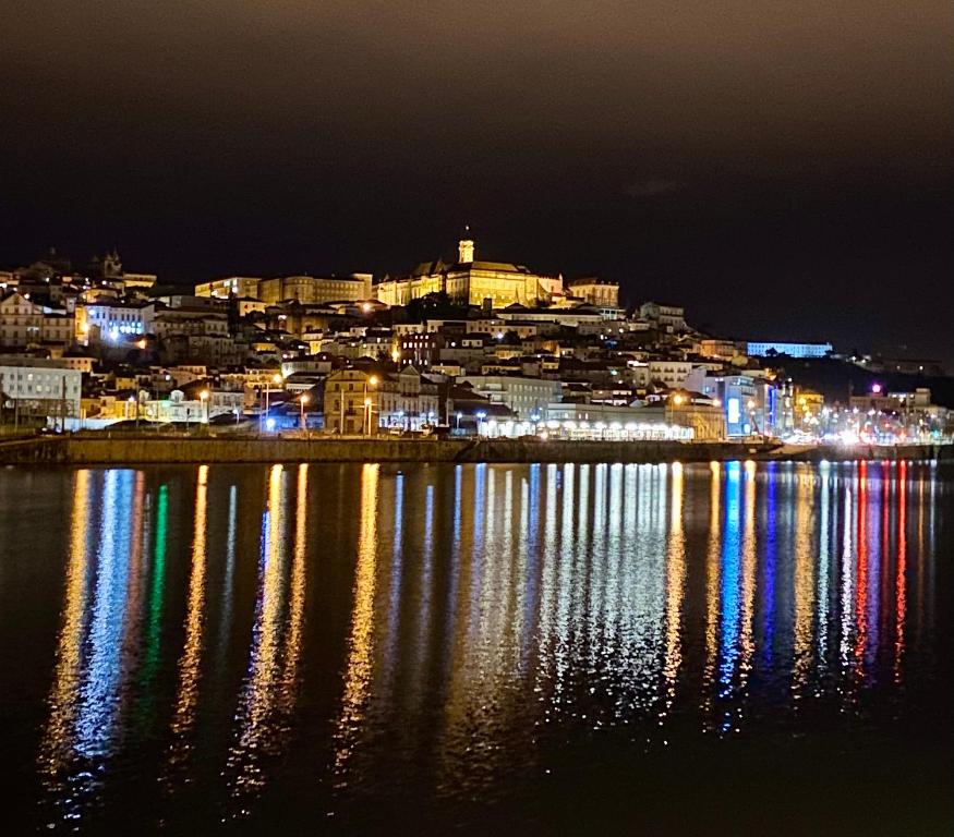 Nespecifikovaný výhled na destinaci Coimbra nebo výhled na město při pohledu z apartmánu