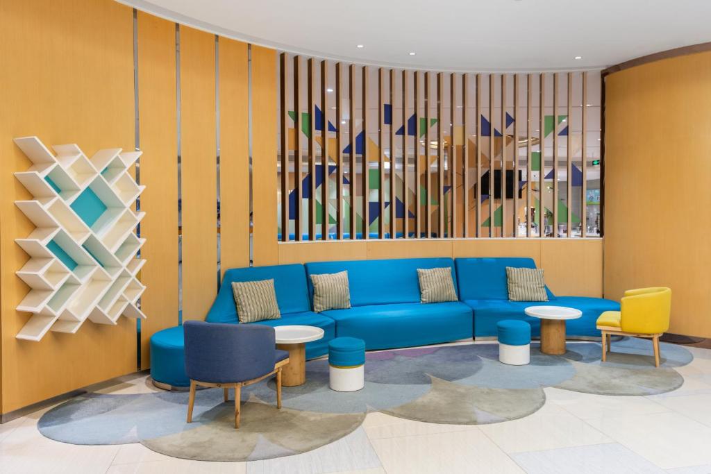 Posezení v ubytování Holiday Inn Express Shanghai Zhenping by IHG