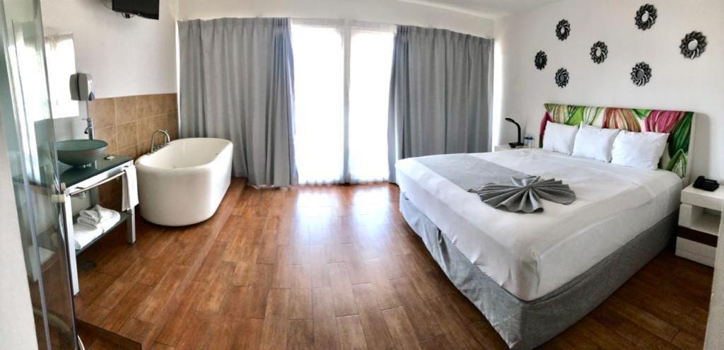 Postel nebo postele na pokoji v ubytování Container Inn Hotel Aeropuerto