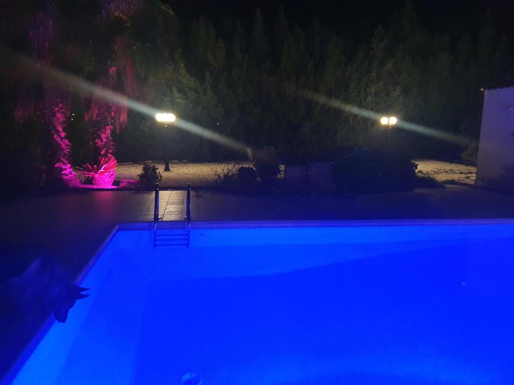 Bazén v ubytování Larnaca Mansion Ideal for 3 Families or more nebo v jeho okolí