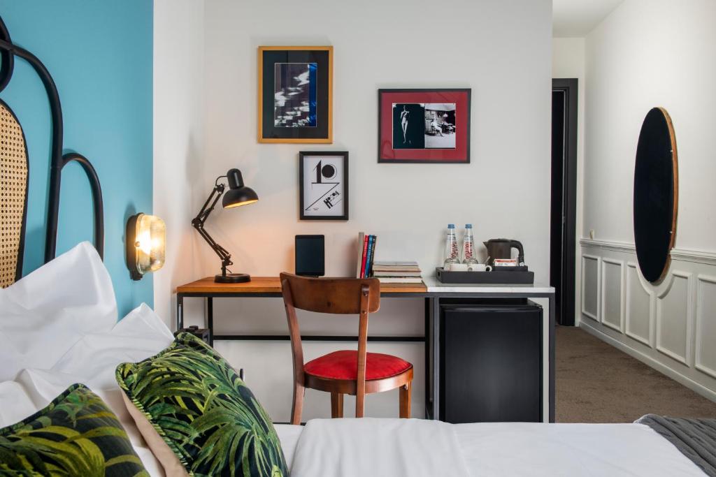 Postel nebo postele na pokoji v ubytování Communal Hotel Sololaki