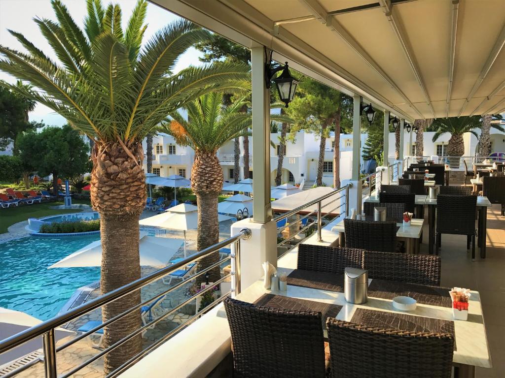 Bazén v ubytování Palladium hotel nebo v jeho okolí