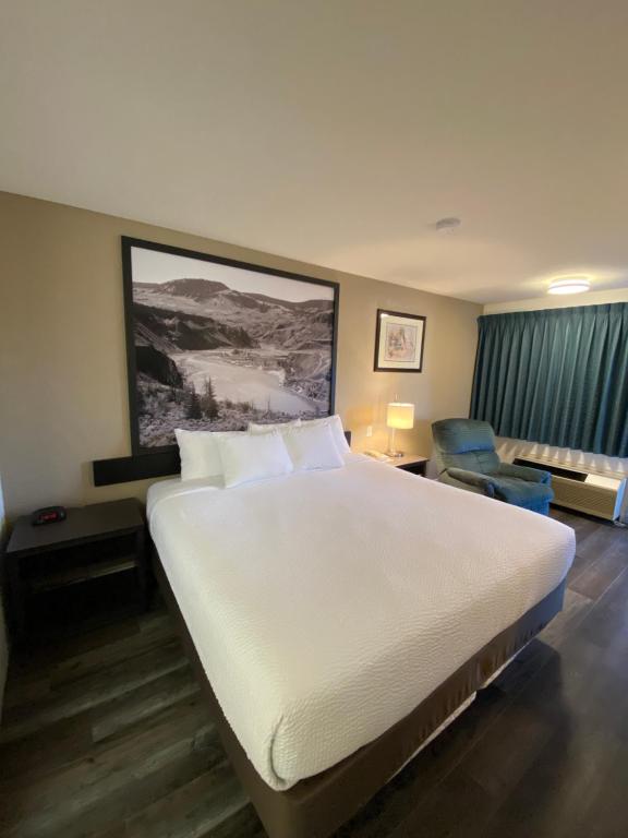 Super 8 by Wyndham 100 Mile House - Queen Room - Zugang Zur Behinderung - Nichtraucher