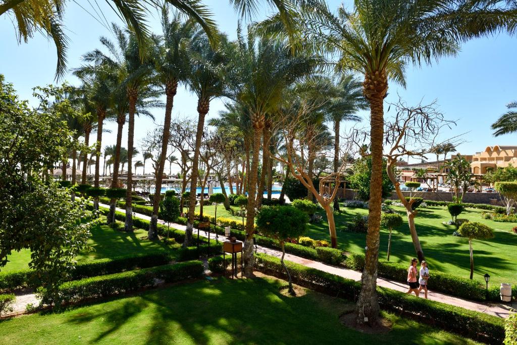 A garden outside Sharm Grand Plaza Resort - Families and Couples Only