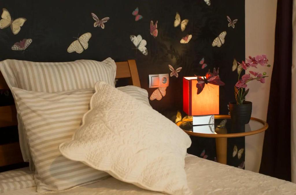Posteľ alebo postele v izbe v ubytovaní Beach apartment Butterfly with sea view