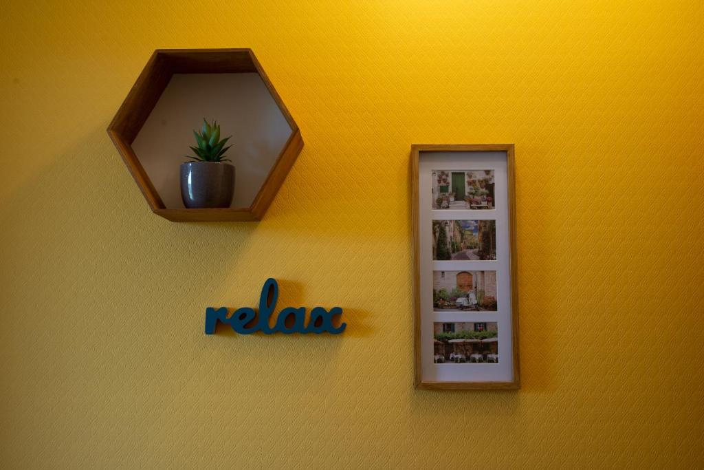 Certifikát, ocenenie alebo iný dokument vystavený v ubytovaní Eliza 1 Birdland Golf Apartman
