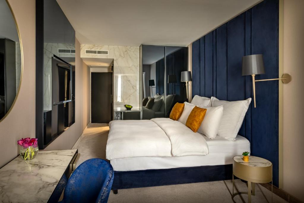 Postel nebo postele na pokoji v ubytování Grand Hotel Adriatic