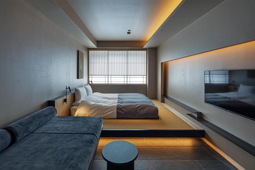 Postel nebo postele na pokoji v ubytování hotel tou nishinotoin kyoto