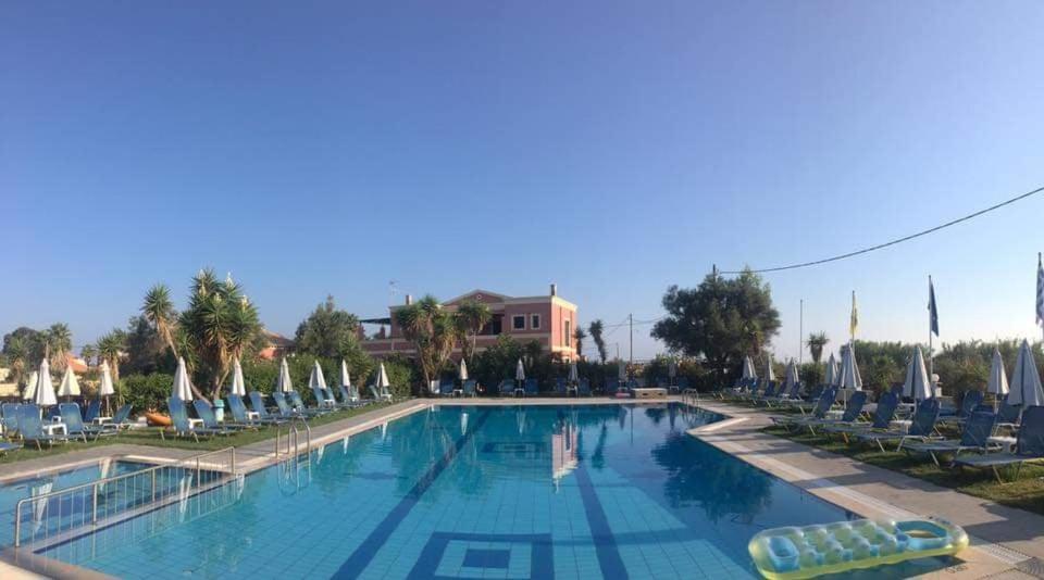 Bazén v ubytování Monika Hotel Sidari nebo v jeho okolí