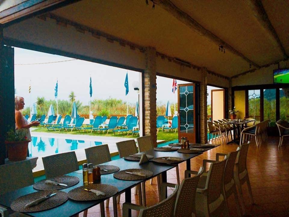 Bazén v ubytování Monika Hotel Sidari nebo v jeho okolí