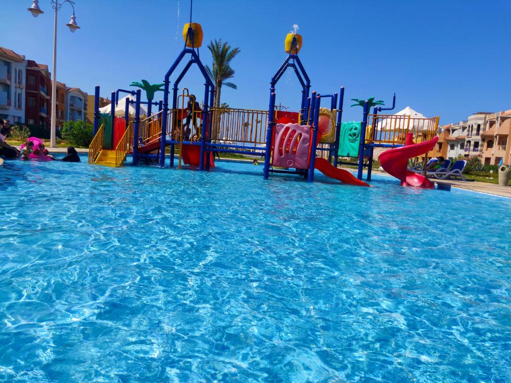 Bazén v ubytování Porto Matrouh Resort nebo v jeho okolí