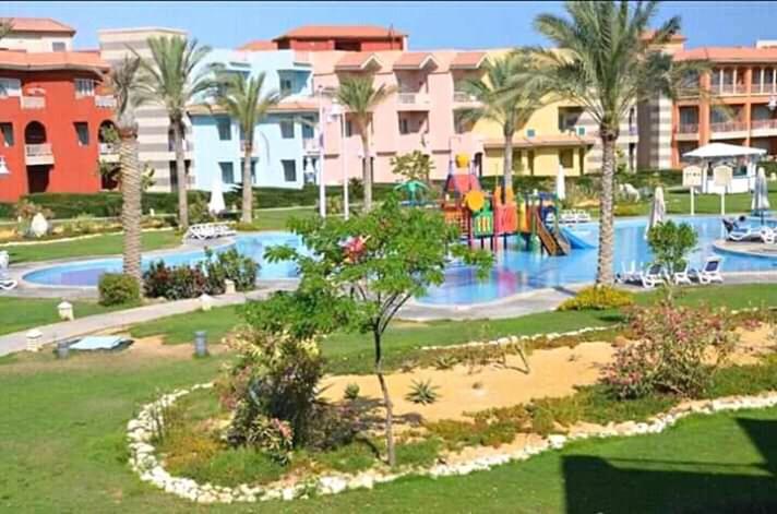 Bazén v ubytování Porto Matrouh Resort nebo v jeho okolí