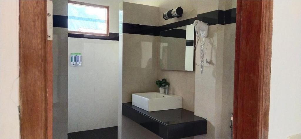 Toba Village Inn - Suite With Lake View