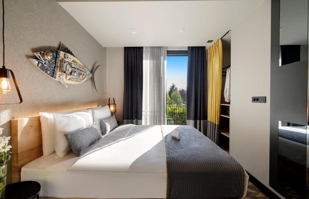 Trend Suites CYCLE - 17