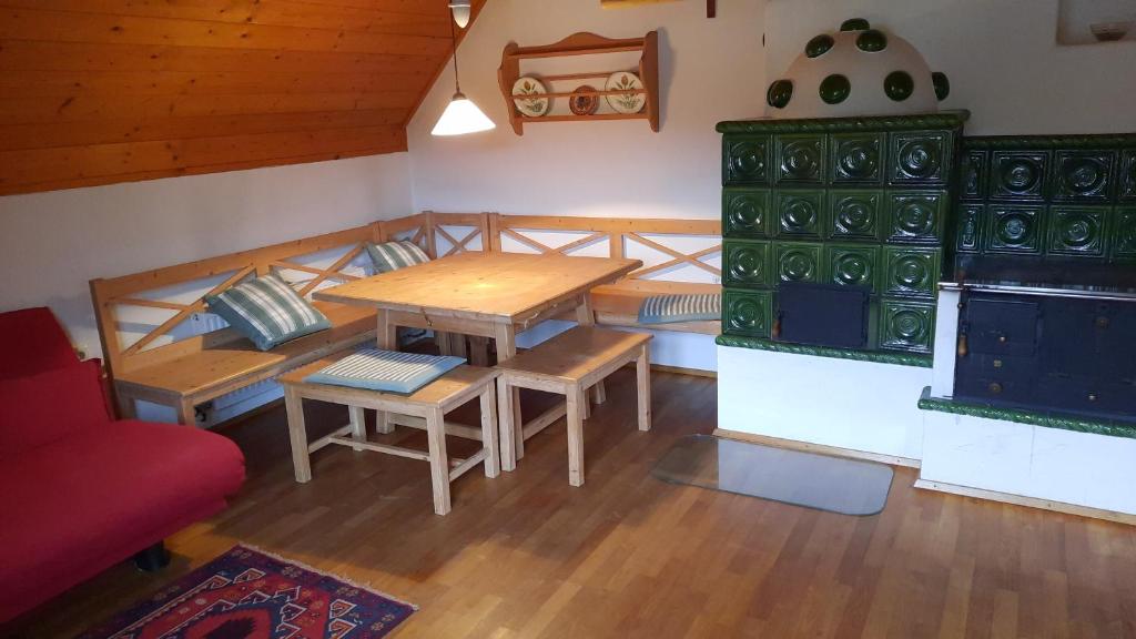 a room with a table and chairs and a stove at Ferienhaus und Apartment Idolsberg in Idolsberg