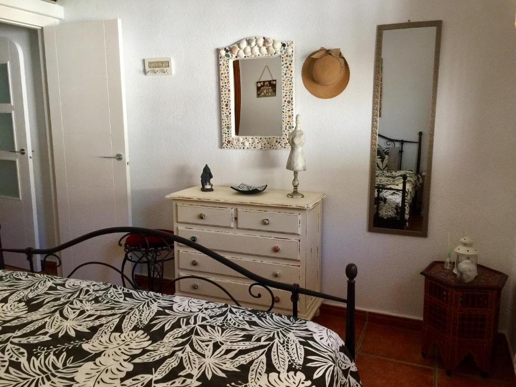 Postel nebo postele na pokoji v ubytování Casira, casitas en kamers, Viñuela, Andalucía