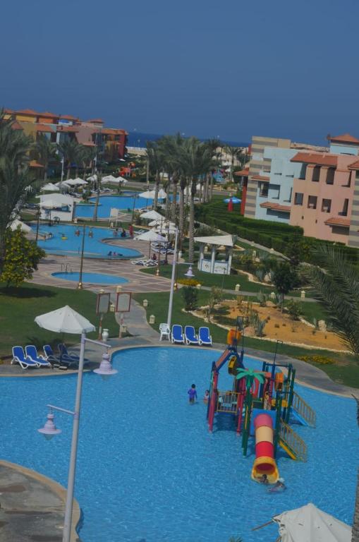 Bazén v ubytování Porto Matrouh Resort nebo v jeho okolí