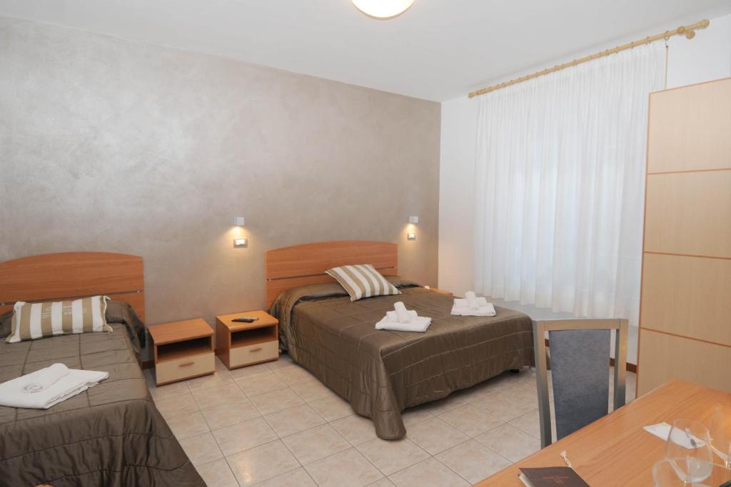 Posteľ alebo postele v izbe v ubytovaní Hotel La Perla