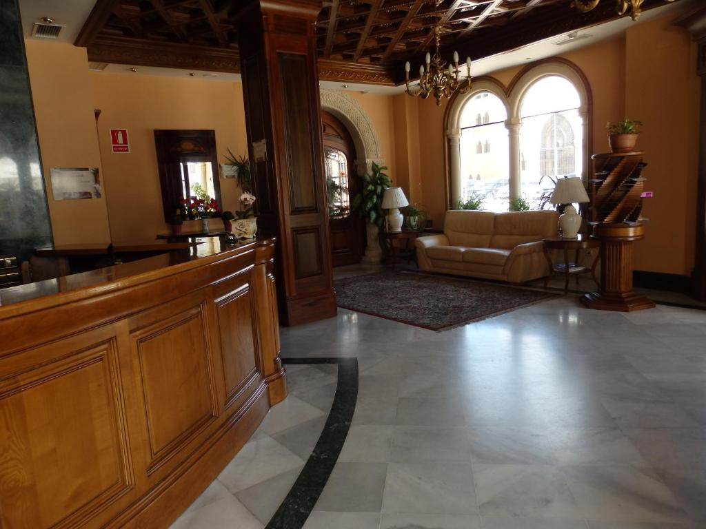 a living room with a lobby with a couch at Hotel Aranda in Aranda de Duero