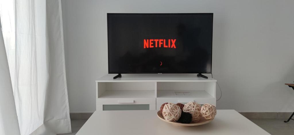 TV a/nebo společenská místnost v ubytování Relax and enjoy in brand new beach apartment I