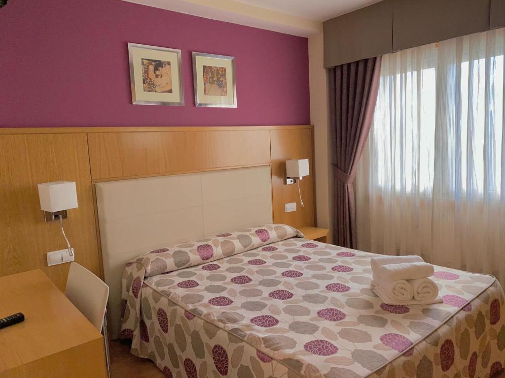 Hotel Condes De Lemos España - Single Room With Private Bathroom