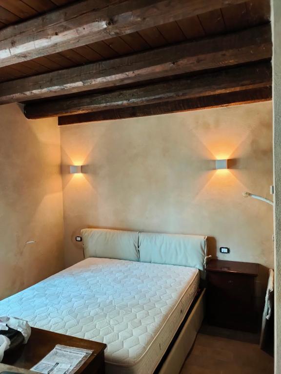 Postel nebo postele na pokoji v ubytování IL BORGO DI ROCCA CALASCIO