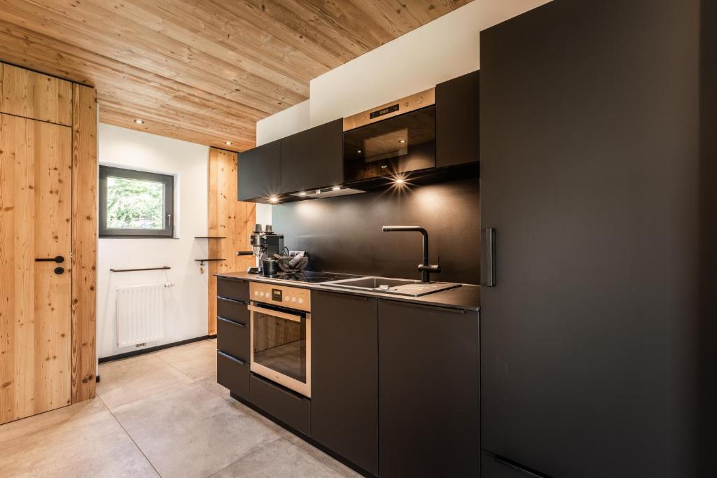 Kuchyňa alebo kuchynka v ubytovaní s'Hoamatl Dorfkrug Appartements