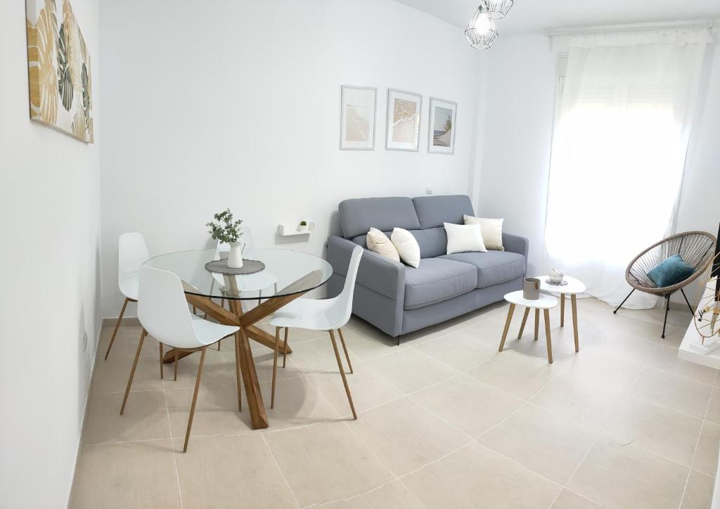 Posedenie v ubytovaní RELAX CHICLANA-Aparcamiento privado-TV Cable-WifiPlus-Aire Acond-Incluido