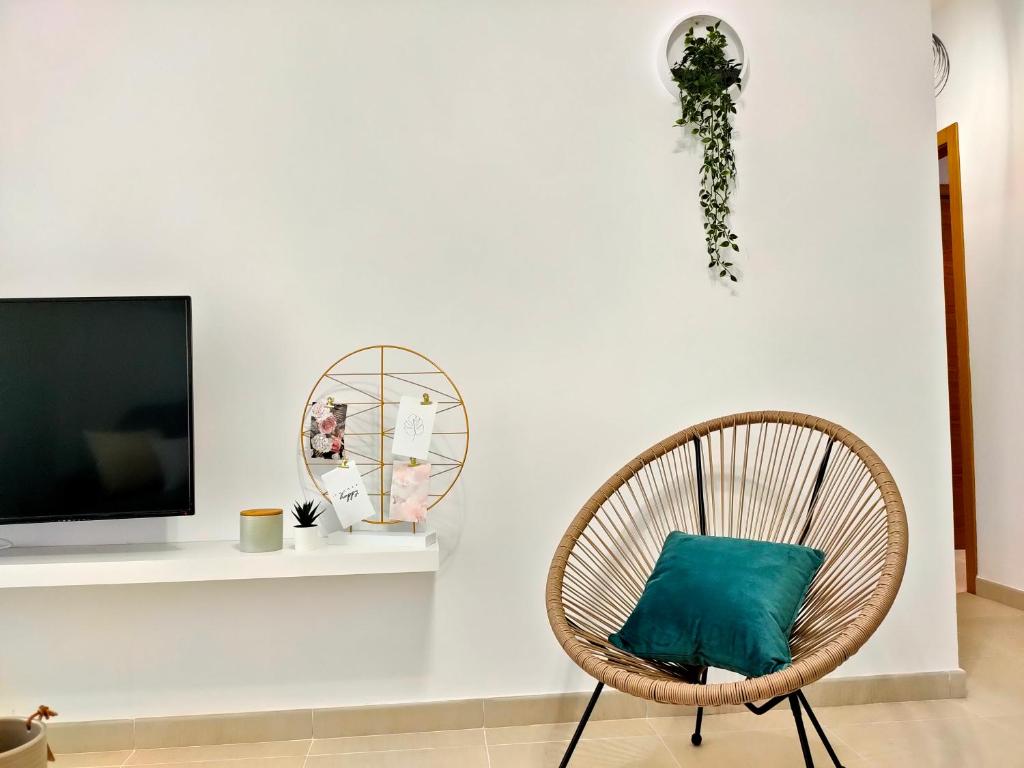 Televízia a/alebo spoločenská miestnosť v ubytovaní RELAX CHICLANA-Aparcamiento privado-TV Cable-WifiPlus-Aire Acond-Incluido