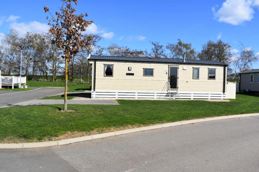 a white mobile home on the side of a road at The Salsa Attractive accomodation at Tattershall Lakes in Tattershall