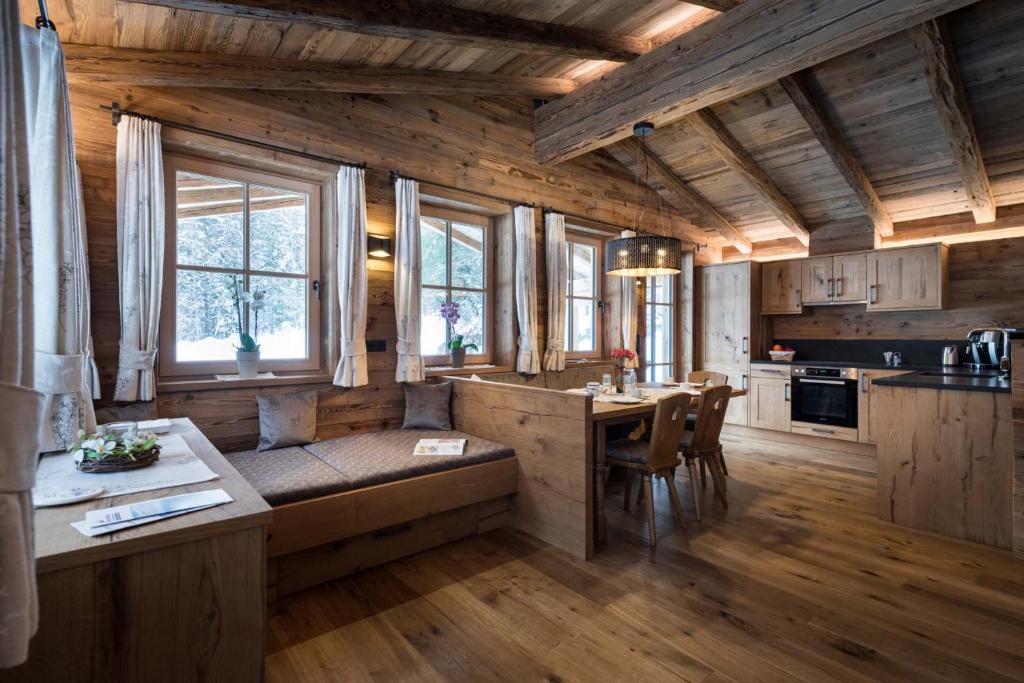 Kuchyň nebo kuchyňský kout v ubytování Chalet-karwendel