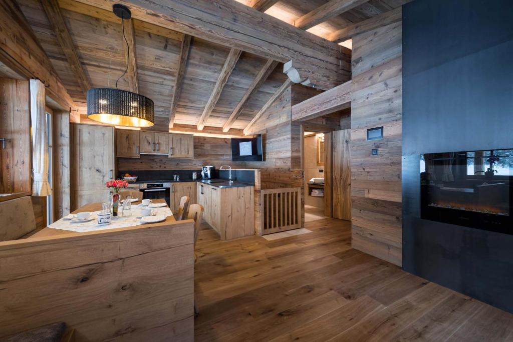 Kuchyň nebo kuchyňský kout v ubytování Chalet-karwendel