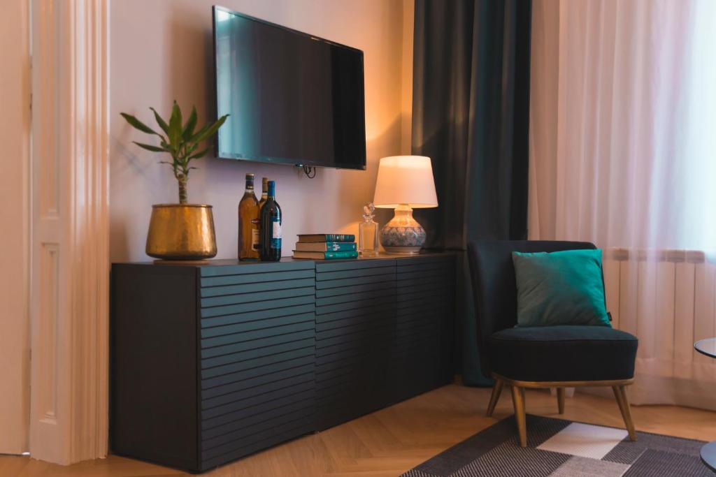 Stross Apartments - 12