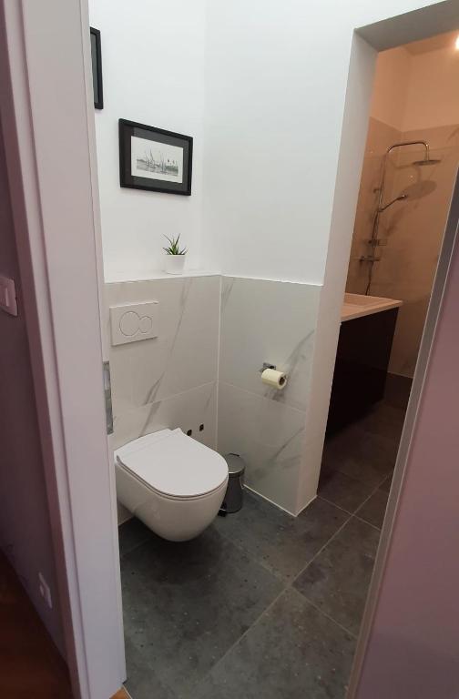 Stross Apartments - 8