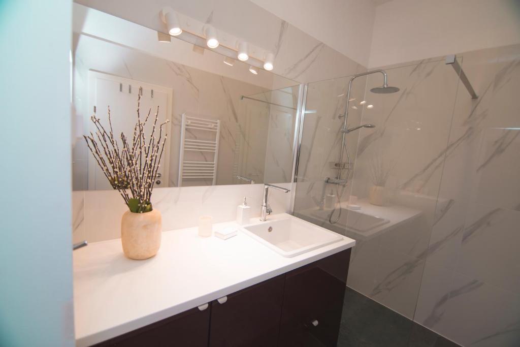 Stross Apartments - 4