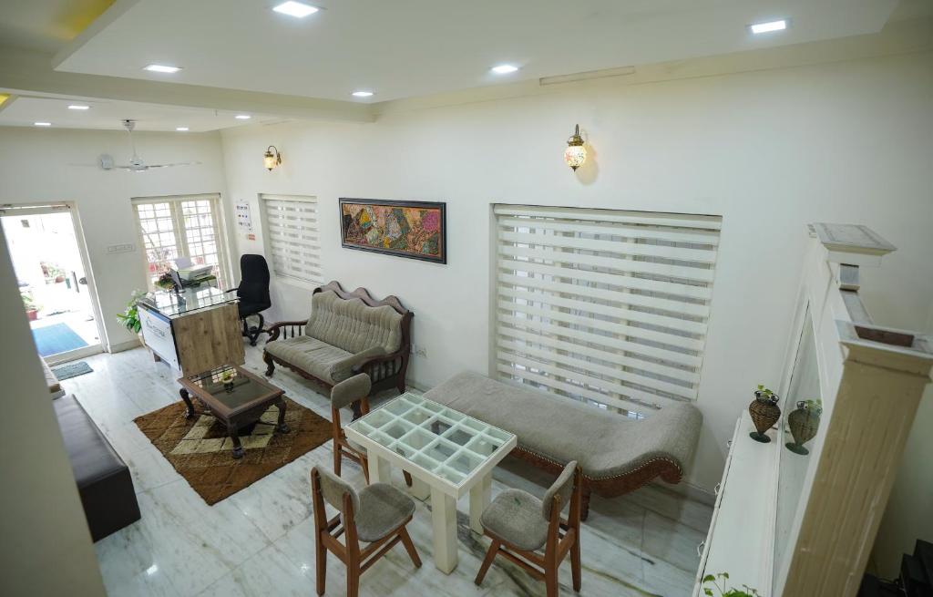 Posezení v ubytování Adams Cottage Kochi