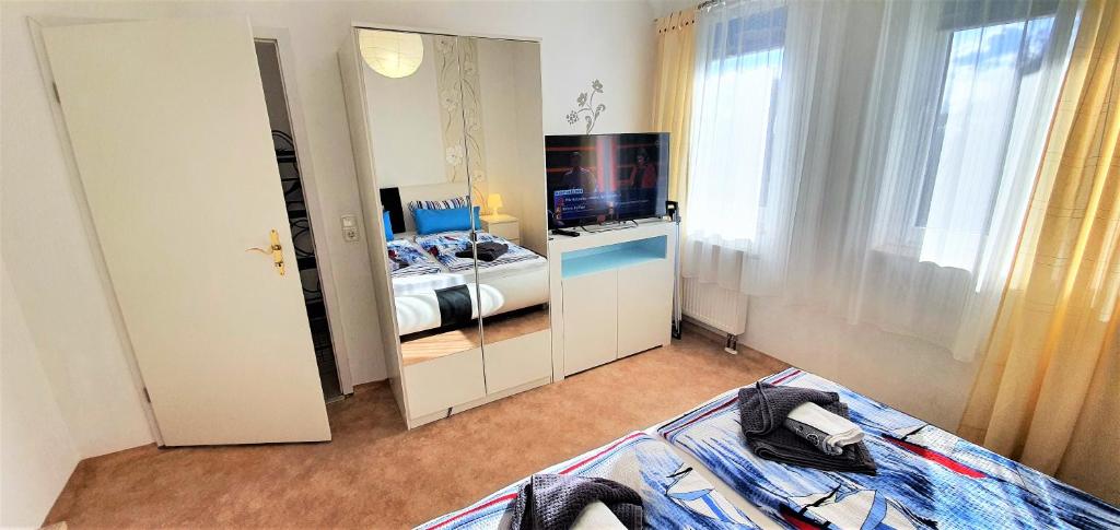 a small room with a bed and a television at Fewo Traum in Neppermin