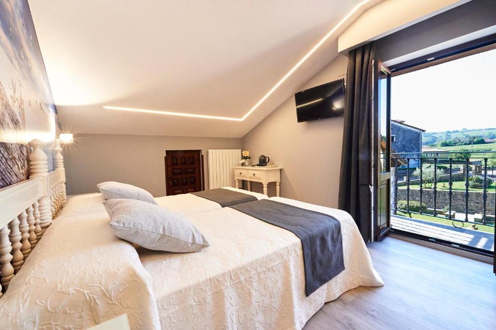 Posada Araceli - Deluxe Double Or Twin Room With Balcony